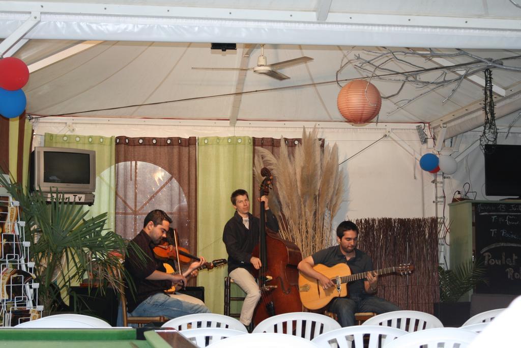 פואה Camping Du Lac מראה חיצוני תמונה