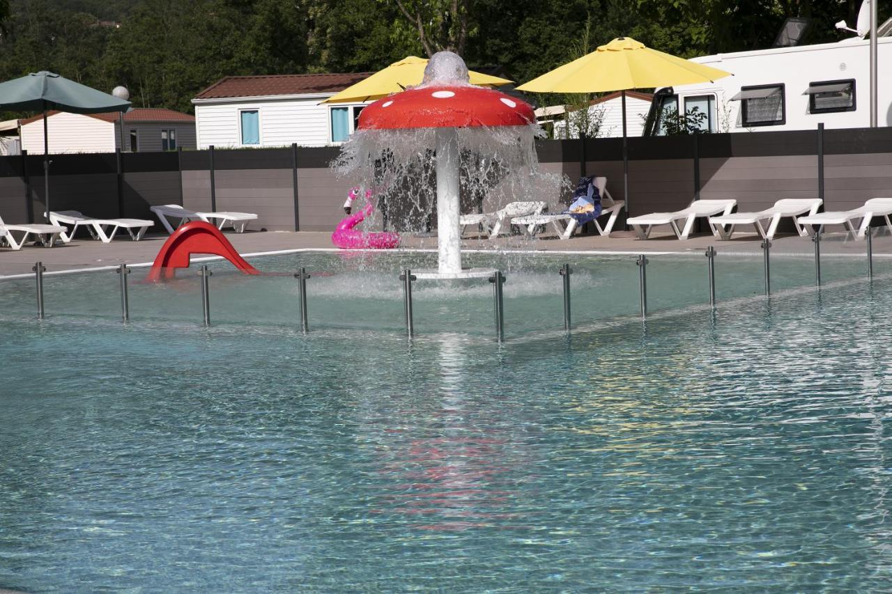 פואה Camping Du Lac מראה חיצוני תמונה