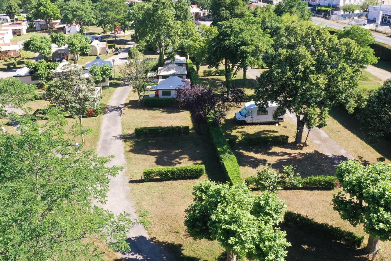 פואה Camping Du Lac מראה חיצוני תמונה